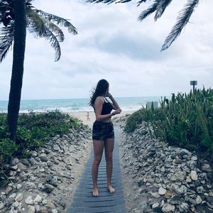 Meet your Posher, Naya